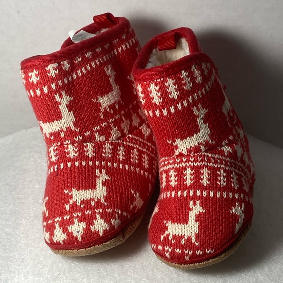 3/$20 💞 Old Navy Infant Slippers - Picture 1 of 5